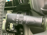 雨の日の視界を確保し、安全な運転をサポートします。操作も簡単で、すぐに快適な視界を確保できます。