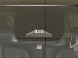【トヨタセーフティセンス】走行中に前方の車両等を認識し、衝突しそうな時は警報とブレーキで衝突回避と被害軽減をアシスト。より安全にドライブをお楽しみいただけます。