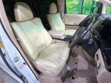 運転席シート廻りは使用感も少なく、良好な状態となっています。前オーナー様が丁寧に使っていたことがよくわかりますね。
