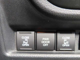 運転席からも操作できる両側パワースライドドア付きです。