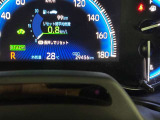 視認性に優れたメーターを採用しており、走行中でも車速や情報が分かりやすく表示されます。運転時の視線移動をむりのない範囲に抑え、快適で安心感のあるドライブをサポートします。