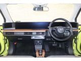 操作性に優れた運転席となります!小物入れや各ボタンの配置にこだわり、使いやすいです!座り心地もよく視認性も良好なのでロングドライブもお任せ下さい!
