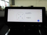 12.3インチディスプレイオーデイオ(AM/FMチューナー・フルセグTV・Biuetooth・USB入力)が付いています。