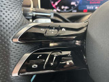 メモリー付きパワーシートが装備されている車両はシートの位置・ドアミラーの角度・ハンドルの位置を3名まで記憶出来ます。