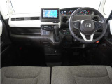 ◆インテリアパネル◆視界広々で非常に運転しやすくロングドライブでも疲れを感じさせないすっきりとまとまったインパネ周りです。