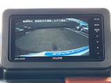 後方確認が容易なモニターが搭載されています。安全な運転をサポートし、駐車時などにも役立ちます。視認性の高い画面が特徴です。