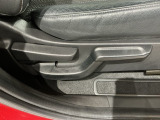 シートハイトアジャスターが付いているので運転姿勢を調整するのに便利ですね。身長に合ったシートポジションは安全運転や疲労軽減にもつながります。