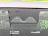 【スマートアシスト】走行中に前方の車両等を認識し、衝突しそうな時は警報とブレーキで衝突回避と被害軽減をアシスト。より安全にドライブをお楽しみいただけます。