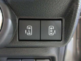 両側パワースライドドア付きだから、狭い駐車スペースなどでの 乗り降りラクラク!小さなお子さまのいるご家庭には嬉しい装備。