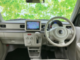 駐車時の安全を高めるバックモニターを搭載。狭い場所でも安心して車庫入れができます。視認性の高い画面で後方確認をサポートします。