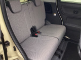 2列目シートです。目立つ染みや汚れもなく、チャイルドシートを使用したへこみや傷などもございません。