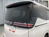 LEDテールライトです。省電力、高輝度のLEDは明るく照らすので夜間運転時の視認性を高めます。スタイリッシュな見た目で細かいところもこだわりたいあなたに!