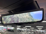 【デジタルインナーミラー】後席の大きな荷物や同乗者で後方が確認しづらい時でも安心!カメラが撮影した車両後方の映像をルームミラー内に表示。クリアな視界で状況の確認が可能です!