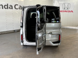ワクワクゲートで、スペースの狭い駐車場でもバックドアから車内へアクセスることが出来ます!