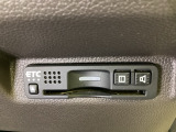 ハンドルの右下にETCがついています。高速道路の料金所の通過も楽々です!。カードの取り出しもしやすい場所についています。