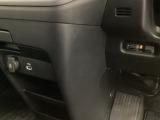 自社整備工場で点検整備をおこなってからお渡ししています。車検が残っている場合は『12ヶ月点検整備』を、車検整備付きの場合は『車検整備』をおこないます。整備費用は車両本体価格に含まれています。