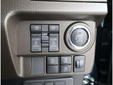 【スマートキー】を車の中に持ち込んでブレーキを踏みボタンを押すとだけでエンジンスタート!キーを取り出し刺したり・回したりが無くとても便利です☆