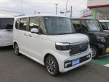 当店展示場では常時50台以上の在庫を展示しており、全車に走行距離及び修復歴を明示しております。長年の実績と経験からお客様に安心と満足をご提供致します。
