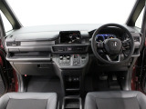 【インテリア】Hondaらしいインテリアデザイン!視界周辺の見やすい位置にメーターやディスプレーをレイアウトしスイッチ類は姿勢を崩さず自然に手が届く位置に配置されています。