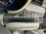 操作しやすい位置に配置されたウインカーレバー。直感的に操作でき、安全な車線変更をサポートします。