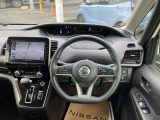 開放的で周囲が広く見渡せる運転席は車両の感覚がつかみやすくて安心安全です♪雨の日も視界良好、油膜や汚れの付着を防止するウィンドウ撥水の施工も承ります♪フロントガラスだけでなく、全ガラスに施工可能です☆