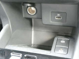 電子機器の利用ができる電源ソケットやUSB端子が備わっています。