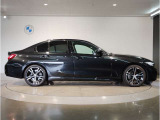 BMWでは重量配分にもこだわりがあり、FRモデルでは50:50とFFモデルでも60:40と前後の重量バランスにこだわり、軽快なハンドリングを実現しております。