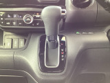 【eコンスイッチ】低燃費運転をサポートするECONモード。スイッチをONすると、エンジンやトランスミッション、A/Cなどを協調制御し、燃費の向上に貢献。エコドライブの効果を高めます。