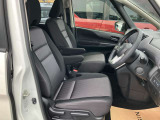 ゆったり座れる運転席シート、状態も良好です!!!