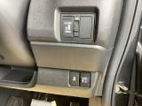 パワースライドドアの開閉はスマートキーのリモコンやドアノブは勿論、運転席側のスイッチ操作でも開閉ができ、安全・簡単です。