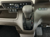 オートマチックシフトレバーは、手になじみ操作しやすい形状で安全運転にもつながります♪