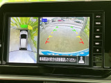 後方確認をサポートするモニター画面。駐車時の安全性を高め、狭い場所でもスムーズな機動を可能にします。運転に自信がない方にもおすすめです。