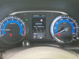 視認性の高いメーターデザインで、運転に必要な情報を一目で確認できます。運転に集中できる環境です。