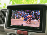 停車中に楽しめるTV機能。お気に入りの番組やコンテンツを車内でリラックスして視聴できます。休憩時間の良いお供になります。