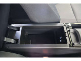 センターコンソールボックス内にも給電用のUSB端子(Type-C)を装備しています。