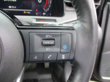 プロパイロット搭載!アクセル、ブレーキを自動でコントロールして前のクルマとの車間距離を保つ手助けをします。