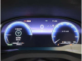 とっても見やすいメーターです。夜間時はラグジュアリーな気分にさせてくれる照明が魅力ですので、夜のドライブも楽しみになりますよ♪