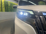 【LEDヘッドライト】悪天候や夜間走行時も良好な視界を確保し安心して運転できる高輝度LEDヘッドライトを装備!点灯速度が早く、消費電力も抑えられています。