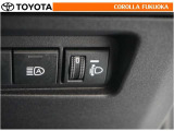 乗車人数や荷物の量などによる車の姿勢の変化に合わせて、ヘッドランプの光軸を調整することができます。