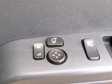 ドアミラーの鏡面の調節、格納は運転席からすべて操作できます!