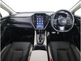 視界の良さが魅力の運転しやすいコックピット。シンプルで操作性に優れたインパネデザインと、SUBARUならではの安全性能への徹底したこだわりが光る視界設計です。