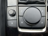 運転席から操作しやすい位置に配備されています♪
