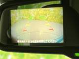後方の安全確認をサポートするモニター。駐車時の取り回しや狭い道での運転も安心です。鮮明な映像で確認できます。