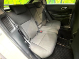 後部座席も気になるようなキズ・汚れやへたり等、大きなダメージはなく、良好な状態です。