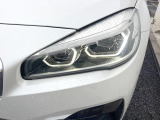 ●LEDヘッドライト:夜間走行時も良好な視界を確保し安心して運転できる高輝度LEDヘッドライトを装備!点灯速度が早く、消費電力も抑えられています。