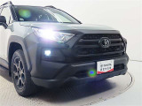 高輝度で点灯速度が速く、しかも消費電力の少ないLEDヘッドライトが装備されています!LEDの明るい光が走行中の視界の確保をサポートして、夜のドライブがより楽しく安全に運転できます♪