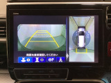 マルチビューカメラシステム搭載車です。お車の周囲を全方位でカバーします。後方・前方・両脇と、コンディションが悪い視界でもカラーモニターに映し出した映像がドライバーをサポートします。
