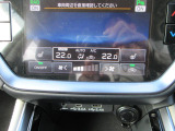 左右独立式温度設定オートエアコンで快適に。