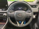【純正革巻きステアリング】上質な革を使用することで、手にしっかり馴染みとても運転しやすいハンドルです♪