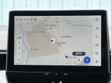 高精細な地図表示で、目的地まで迷わずに行けます。渋滞情報もリアルタイムで確認でき、スムーズなルートを選択可能です。